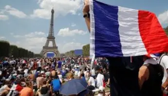 باريس تقاطع بث مباريات مونديال قطر 2022 على شاشات عملاقة