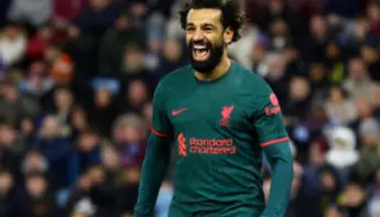 الحكام في الدوري الإنجليزي يوقفون المباريات للاعبين المسلمين لكسر صيامهم